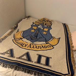 Alpha Delta Pi PureCountry Weavers Throw Blanket